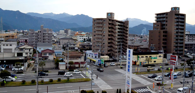 会館から見える風景（南向き、石鎚山方面）